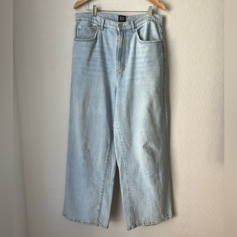 BDG High & Wide jeans size 32